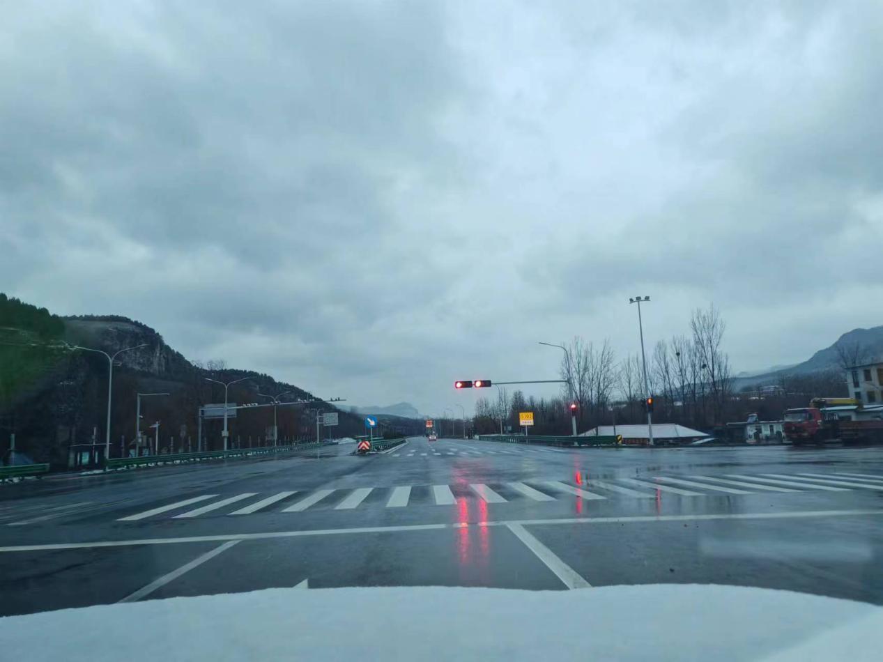 S103濟(jì)棗線市中紅符路口南至濟(jì)南泰安界段旅游公路項目信號燈、電警、監(jiān)控施工